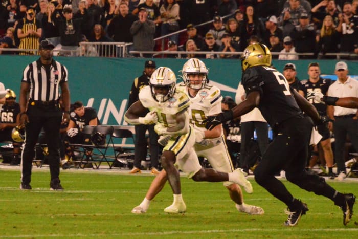 Jamal Haynes running the ball for Georgia Tech